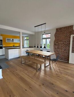 Charmante Altbauwohnung mit Flair – 3 Zimmer + Ankleide und Balkon in Altdorf - Altdorf (Nürnberg)