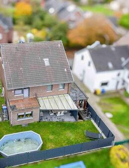 Gepflegtes Einfamilienhaus mit 54 qm Gewerbeeinheit und 57 qm ausgebaute Nutzfläche in Waldniel - Schwalmtal (Nordrhein-Westfalen)