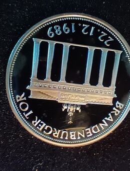 Gedenkmedaille Brandenburger Tor 22.12.1989 versilbert - Kolkwitz