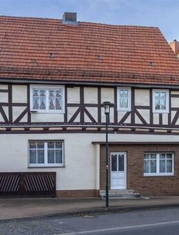 Geräumiges Fachwerkhaus mit vielseitigen Nebengebäuden - Wehretal