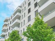 Lichtdurchflutete Eleganz: Großzügige Wohnung mit moderner Einbauküche, Balkon und Tiefgaragenstellplatz! - Frankfurt (Main)