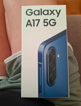 Biete ein Neues versiegeltes Smartphone samsung A17 in blau!!! - Waren (Müritz)