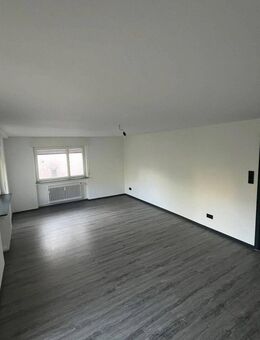 Provisionsfrei - Schöne renovierte 2-Zimmer-Wohnung mit perfekter Anbindung in Bad Cannstatt - Stuttgart