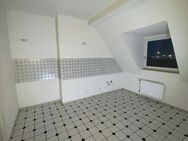 Für Junge und Junggebliebene. Tolle 2-Zimmer-Wohnung im 4. OG in Duisburg Ruhrort - Duisburg