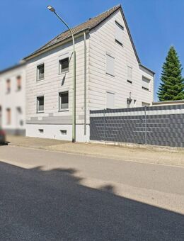 Solides Einfamilienhaus mit Halle zur gewerblichen Nutzung und Erweiterungspotenzial in Kreuzau - Kreuzau