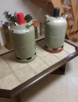 2 Eigentums ( 11kg) Gasflaschen grau zu verkaufen. - Frauenberg