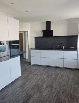 Herbstangebot! Trier-Euren, generalsanierte Eigentumswohnung mit Balkon- Wintergarten, neuer Einbauküche, Stellplatz ... - Trier
