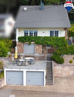 Vielseitiges Ein- bis Zweifamilienhaus mit Doppelgarage auf großzügigem Grundstück - Beckingen