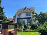 Charmantes Zweifamilienhaus in Calden-Obermeiser: mit vielseitigen Nutzungsmöglichkeiten und großem Grundstück - Calden