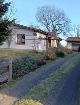 Katerbow, EFH im Bungalowstil mit Doppelgarage, Doppel-Carport und großen Garten - Temnitzquell