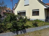 Zentral gelegenes, sanierungsbedürftiges EFH in Gottenheim - Gottenheim