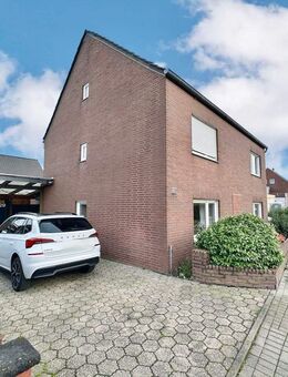 Zweifamilienhaus auf einem großen Grundstück in gefragter Wohnlage - Kaarst