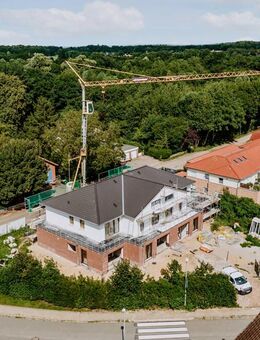 Grün gelegen an der Teichaue --3,5-Zimmer-Terrassenwohnung - Adendorf