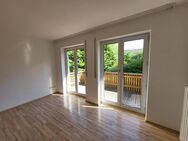 Familienwohnung mit Sonnenbalkon! Hund od. Katze auch willkommen! Einzelgarage vorhanden! - Gaukönigshofen