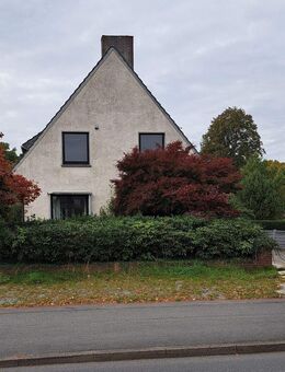 SOLLER - IMMOBILIEN 1-2 Familien-Haus (sanierungsbedürftig) auf 1218 m² Grundstück mit einer weiteren Bauzone - Bremen