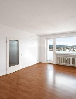 Helle 2-Zimmer-Wohnung mit Balkon und 2 Tiefgaragenstellplätzen in Bad Homburg - Bad Homburg (Höhe)
