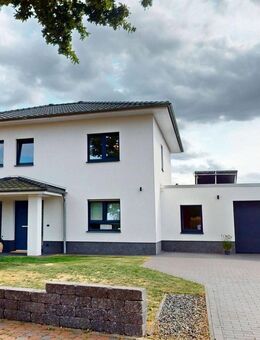 DESIGN TRIFFT GEBORGENHEIT: MODERNE STADTVILLA AM WALDRAND! - Rötgesbüttel