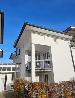 Wochinger Spitz / Wartberghöhe - Stilvolle, ruhige 2,5-Zimmer Atelierwohnung mit Küche & Westloggia - Traunstein