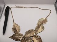 Halskette mit Blätter Elementen Modeschmuck goldfarbe. - Essen