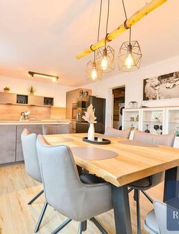 Einfamilienhaus mit WOW-Faktor in Treuen, 5 Zimmer, Wärmepumpe, Wohnküche, Doppelgarage, 2 Bäder - Treuen