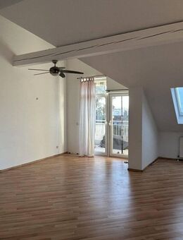 Charmante 2-Zimmer-Dachgeschosswohnung mit zwei Balkonen - Nidderau