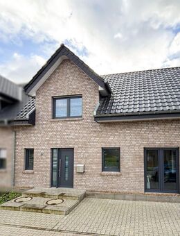 Optimal konzipiert! - Vermietete Neubau-Doppelhaushälfte im Ortskern von Bevergern! - Hörstel