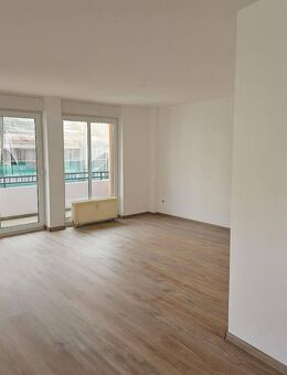 Einbauküche, Balkon, Fahrstuhl und 3 Zimmer / Innenstadtlage - Merseburg