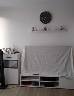 Wohnwand mit Beleuchtung - Saterland