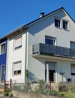 Zweifamilienhaus mit sehr viel Platz und großem Garten - Geldersheim