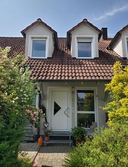 attraktives Einfamilienhaus, mit durchdachter Grundrissplanung, inklusive unterkellerter Doppelgarage, Anbau und Gerätehaus im Garten - Lauterhofen