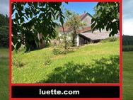 Für Heimwerker, Garagen, Schopf, Abstellunterstände, Wiesen, alter Baumbestand, Areal ca. 1.340m², älteres Wohnhaus, ... - Weilheim