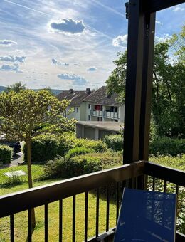 Zentrumnahe-renovierte 2 1/2 Zimmerwohnung in Coburg mit Balkon - Coburg