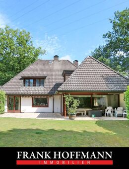 Großzügiges Architektenhaus mit Doppelgarage auf großem Grundstück in Hamburg-Wellingsbüttel - Hamburg