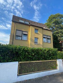 Mehrfamilienhaus mit 4 Wohnungen und 5 Garagen - Hamburg