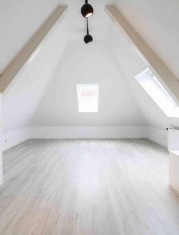 Lichtdurchflutete 3-Zimmer-Maisonette-Wohnung mit großem Balkon und Garage in ruhiger Lage - Oberursel (Taunus)