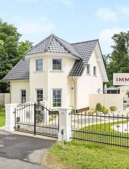 IMMOBERLIN.DE - Topzustand! Traumhaftes Haus mit Südterrasse, Sonnengarten, und Erdwärmepumpe in ländlicher Lage - Am Mellensee