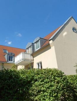 Freistehende Maisonettewohnung mit Balkon, Laminatboden, Einbauküche & Badewanne - Coswig