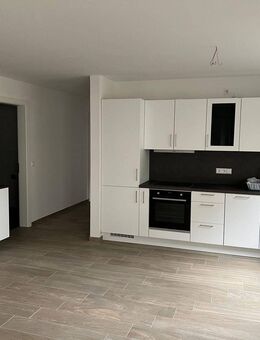 Schöne 3 Zimmer OG- Wohnung inkl. Einbauküche. - Lohne (Oldenburg)