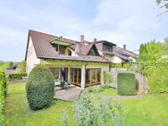 Charmantes Architekten-Holzhaus mit zwei Wohneinheiten und traumhaftem Garten - Stuttgart