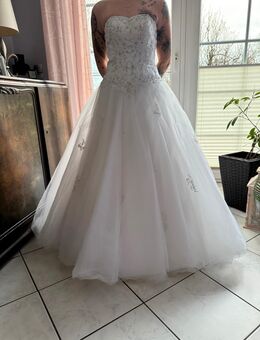 Zeitlos Brautkleid - Travenbrück