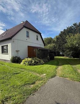 Einfamilienhaus mit Zugang zu See, den Bootsanlegern und Badestelle - Dolgen (See)