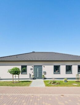 Traumhaft schöner Bungalow mit großem Garten und Doppelgarage in Gronau - Gronau (Leine)