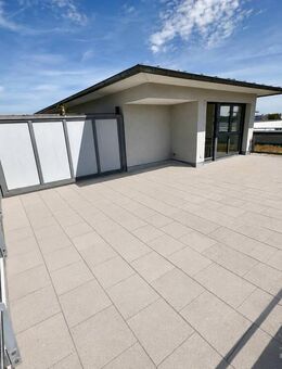 Lichtdurchflutete Penthouse-Wohnung mit 50m² Dachterrasse! Designer-EBK! 2 Bäder! S-Bahn! - München