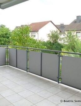 +++ GERÄUMIGE WOHNUNG in einem 3-FAMILIENHAUS, inkl. EINBAUKÜCHE und GROSSEM BALKON +++ - Obertshausen