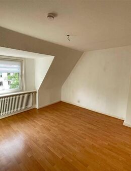 Attraktive 2 Zimmer Dachgeschosswohnung in lebendiger Lage - Lübeck