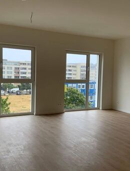 5-Zimmer-Wohnung mit Balkon in Lichtenberg - Berlin