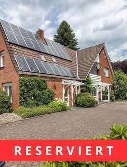 Freistehendes Haus mit Garagen und zusätzlichem (Baugrundstück) in begehrter Lage in Uelsen - Uelsen