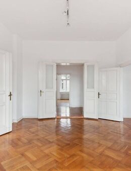 Nahe Fasanenstrasse: Sonnige Altbauwohnung mit 2 Balkonen und Dachrohling - Berlin