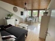 Möblierte 3-Zimmer Dachgeschoss Wohnung mit Balkon - Bremen