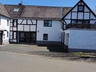 freistehendes Zweifamilien- Generationenhaus mit zusätzl. großem Einzimmerapartment in Freilingen, Gemeinde Blankenheim - Blankenheim (Nordrhein-Westfalen)